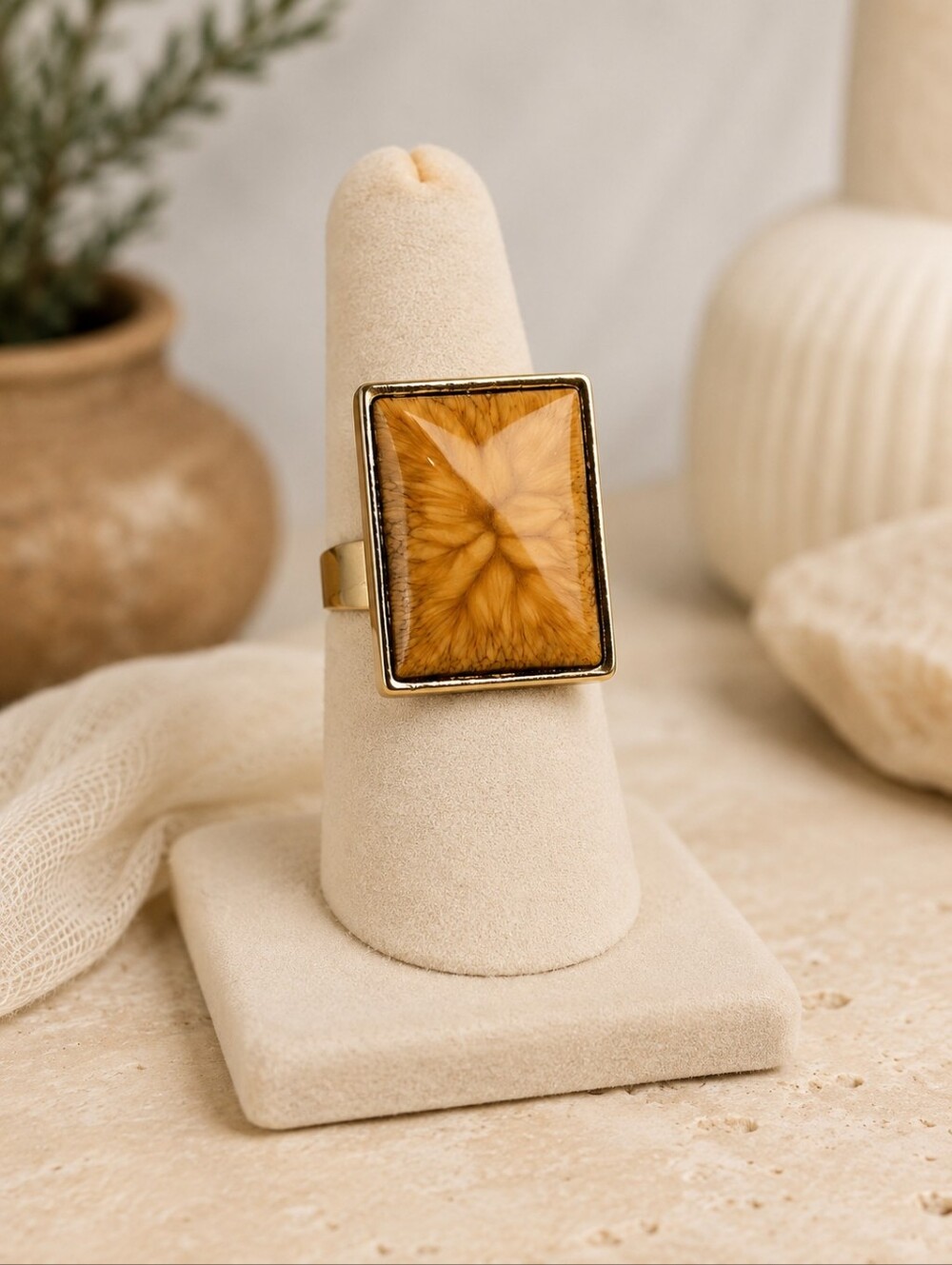 Statement Square Resin Ring Size 7 Cream Marbled Gold Tone Retro